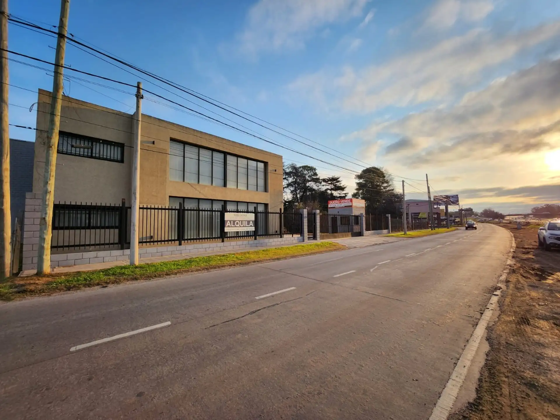 OFICINAS - COLECTORA OESTE RAMAL ESCOBAR 880